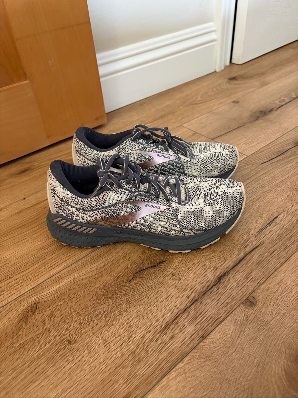 Brooks Women's Athletic Shoes - Black & Cream with lavender Accent